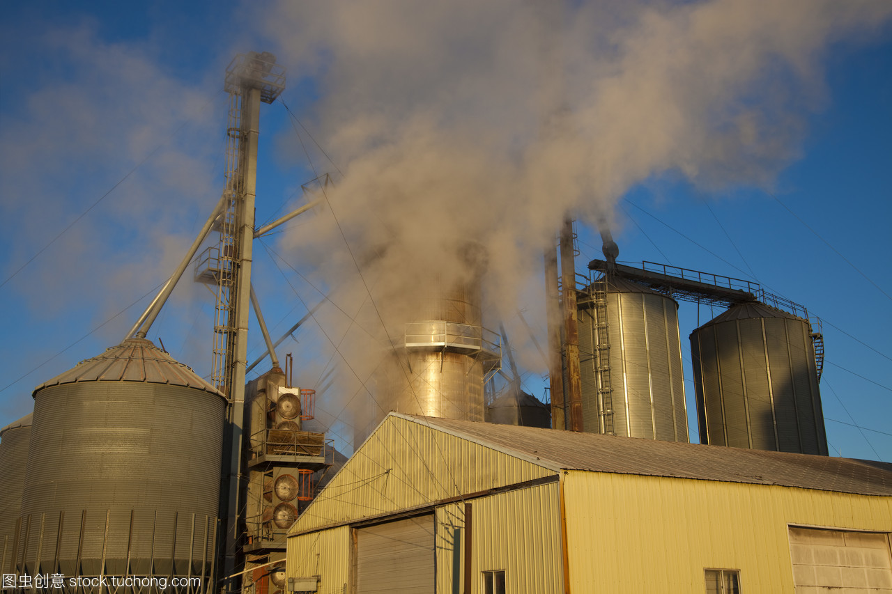 金屬結(jié)構(gòu)制造 工業(yè)科技與傳統(tǒng)農(nóng)業(yè)的清晨對(duì)話